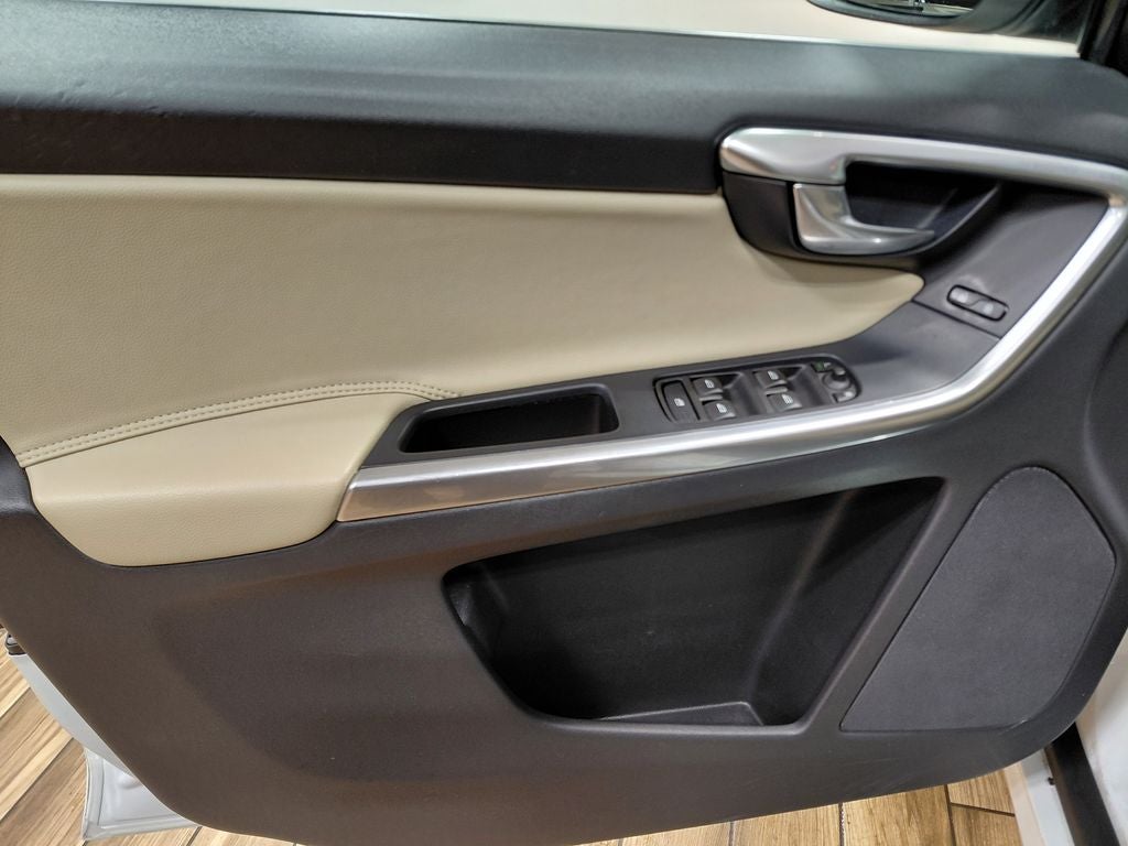 2016 Volvo XC60 T6 Drive-E